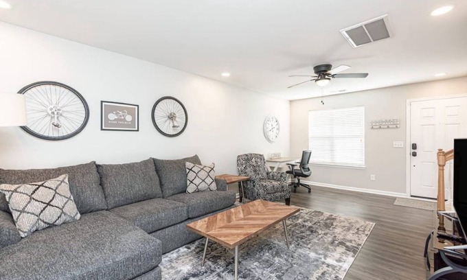 Northeast Raleigh House | Beautifully Furnished, Raleigh Townhome Retreat