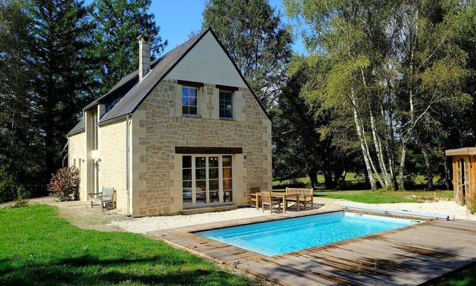 Auriac House | Beautifully located country house with heated pool