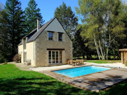 Auriac House | Beautifully located country house with heated pool