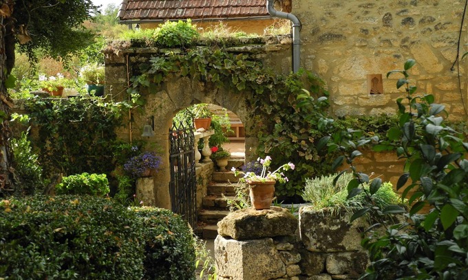 Grolejac House | Beautifully located stone house in over 400 year old domaine *