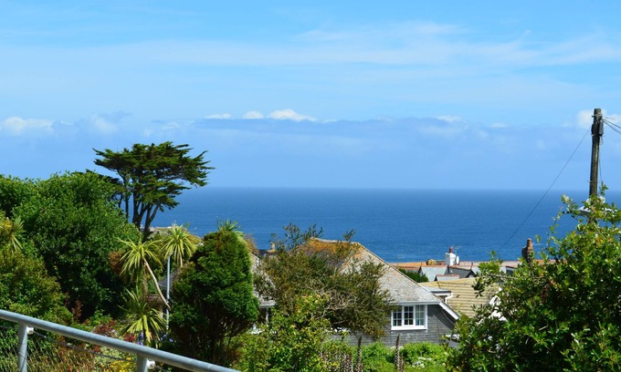 St Ives Apartment | Beautifully Presented, Luxury Ground Floor Apartment With Sea Views and parking