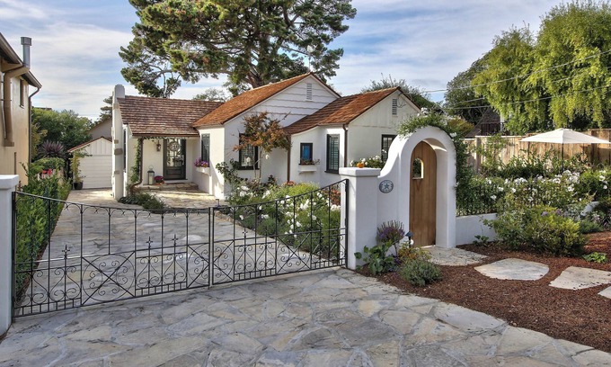 Golden Rectangle House | Beautifully remodeled 3 bedroom/2 bath home in the Golden Rectangle