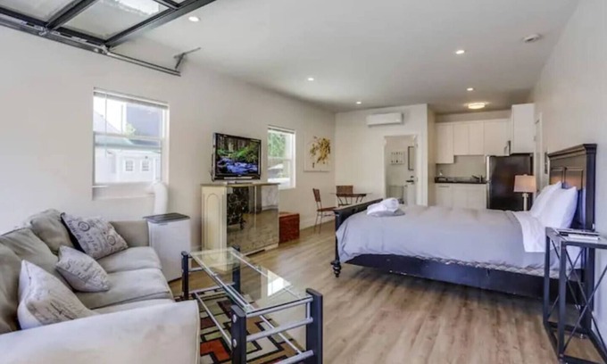 University Heights Apartment | Beautifully Remodeled Studio apartment