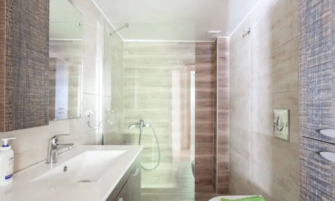 Nea Smirni Apartment | Beautifully Renovated Convient Apartment