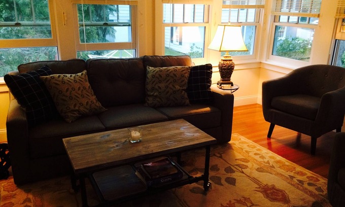 South End Apartment | Beautifully renovated Carriage House apt within a tree-house like setting.