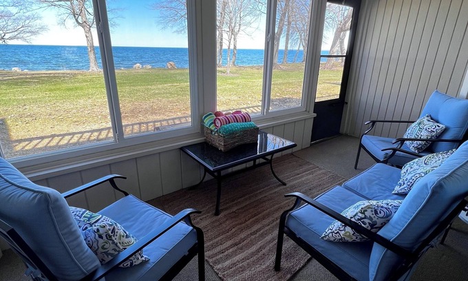 Onamia House | Beautifully Renovated 2 Bedroom Beach Villa on Mille Lacs Lake