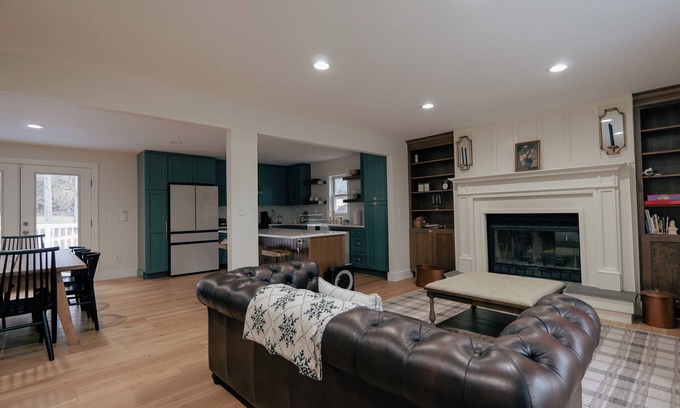 Oak Hill House | Beautifully Renovated Family-Friendly Retreat on 5 Acres