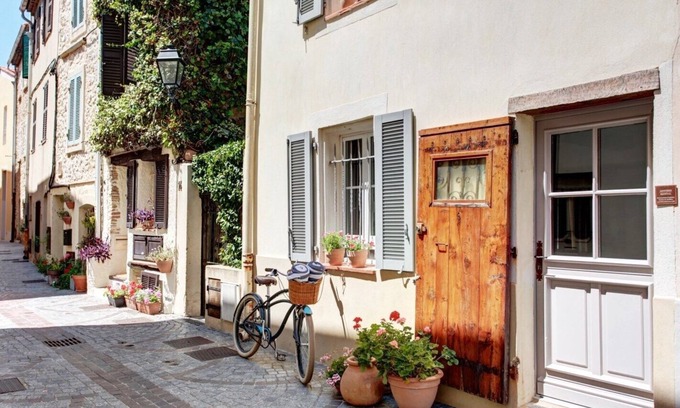 Antibes Old Town House | Beautifully renovated townhouse for 4 guests in Antibes with outdoor space.