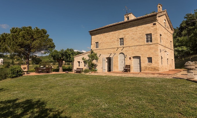 Mogliano House | Beautifully restored farmhouse with saltwater pool & stunning views
