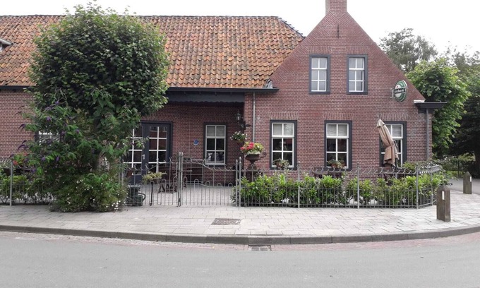 Visvliet House | Beautifully situated in nature close to Lauwersmeer area