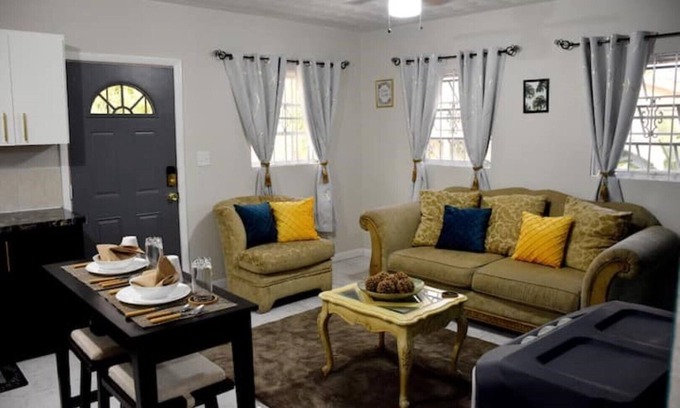 Nassau Apartment | Beautifully Spacious 1BDR/FREE PARKING