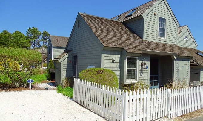 Mashpee Condo | Beautifully updated 2 bedroom, 2 bath End Unit with Central AC