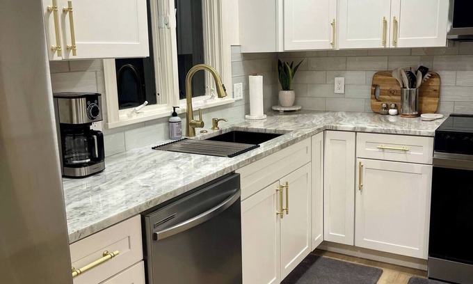Rochester House | Beautifully updated 3BR near Airport/RIT/UofR/mcc