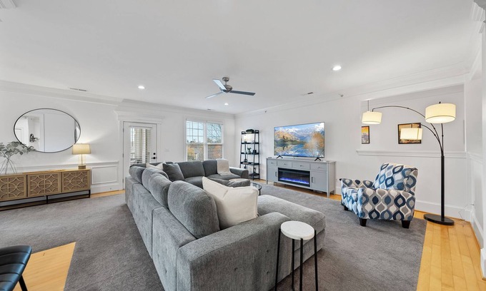 Cary Condo | Beautifully Updated Penthouse Condo in West Cary
