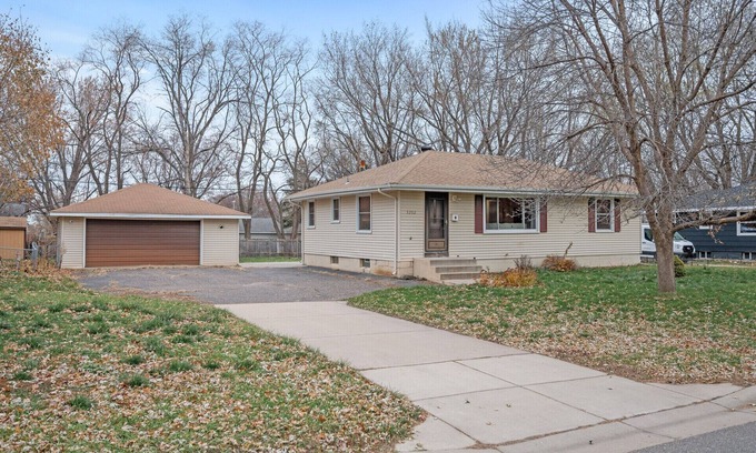 Crystal House | Beautifully updated home in Crystal.Less than 15 minutes to downtown Minneapolis