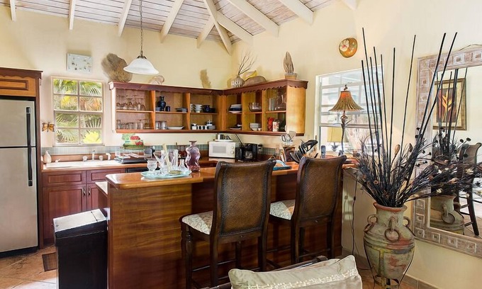 Leeward Settlement Cottage | Beauty and the Beach!