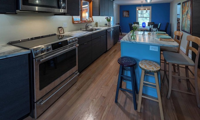 Kingston House | Beauty & the Peace. Private Lakeside Retreat. Pet friendly!
