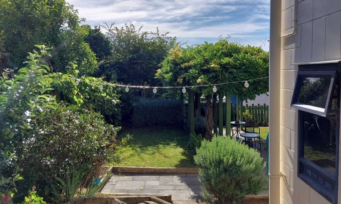 Te Awamutu House | Beauty with Panoramic Views of Mount Pirongia
