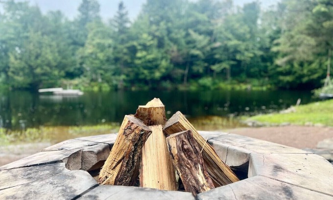 South Rutland House | Beaver Lake Oasis | Hot Tub | Kayaks | Pets OK!