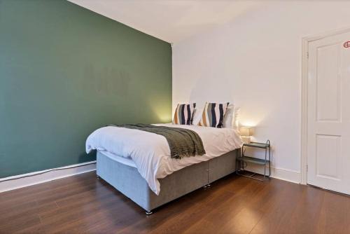 Sneinton House | Becky's House: Near Motor Point Arena with Free Parking