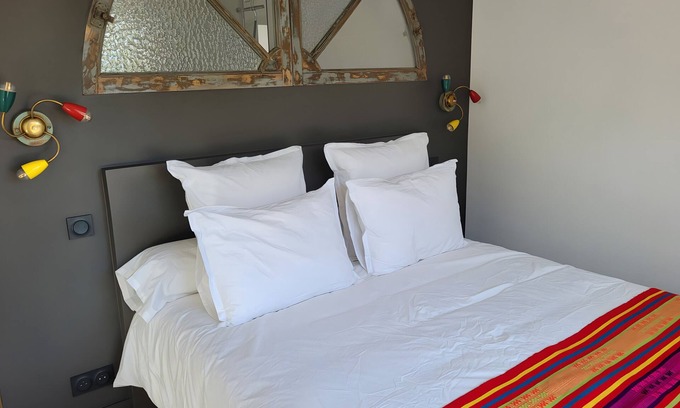 Notre-Dame-de-Riez Bed & Breakfast | Bed and Breakfast 'À 2 Pas Des Plages' with Shared Terrace, Shared Garden and Wi-Fi