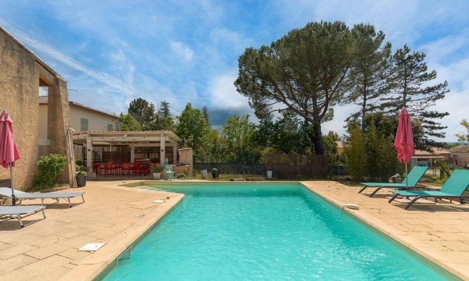 Vinon-sur-Verdon Apartment | Bed and Breakfast 'Suite Parentale' with Private Pool, Private Terrace and Wi-Fi