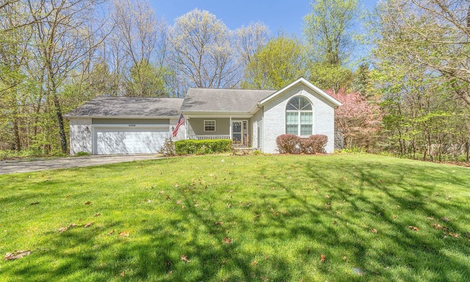 Saugatuck House | Bed & Birdie - New Vacation Rental - Close to golf course & downtown