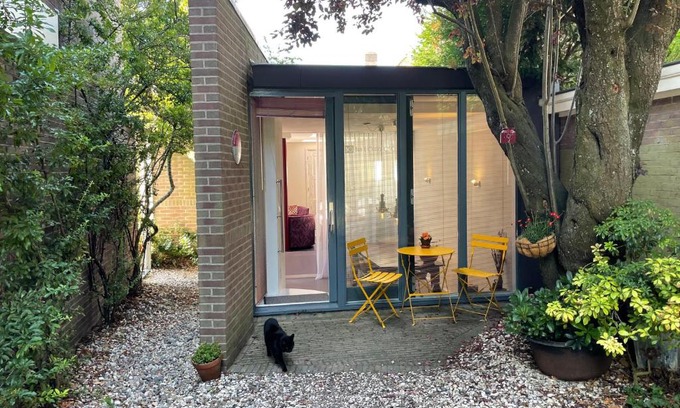 Oranjebuurt Apartment | Bed & Office 050
