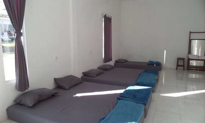 Kintamani Bed & Breakfast | Bedroom of 6 pax Gold Kintamani