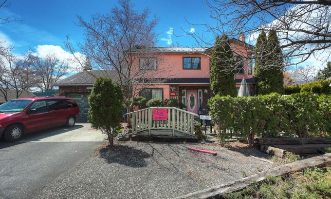 South Central Bed & Breakfast | Beds By the Bridge