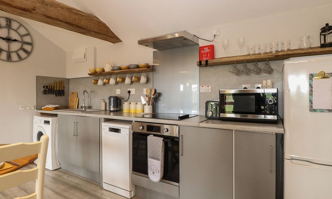 Irstead Cottage | Bee Happy Barn