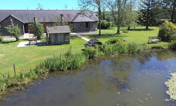 Callington Cottage | Beech - 2 bedroom lakefront cottage with fishing, indoor pool & hot tub