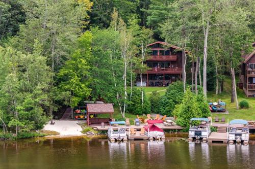 Drums House | Beech Mt Lakefront Gem! Hot Tub, Kayaks, Billiards