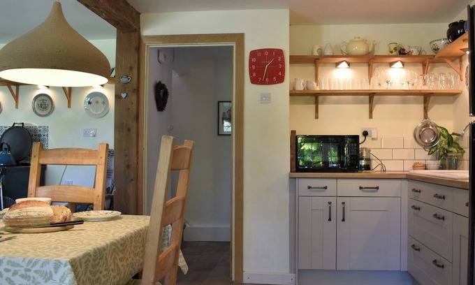 Newton Abbot Cottage | Beech Tree Cottage at Blackaton Manor Farm