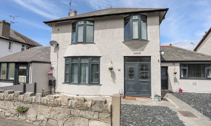 Prestatyn House | BEECHES, family friendly, country holiday cottage in Prestatyn