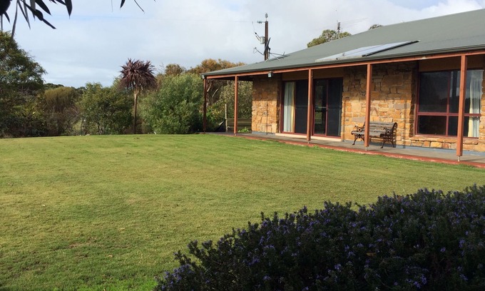Emu Bay House | Bee’s Place 3 Bedroom home on 10 acres of land with distant sea views of Emu Bay