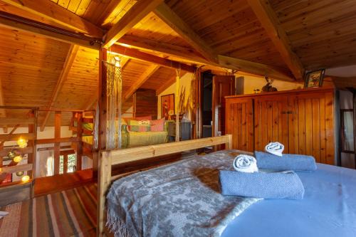 Kineta House | Beetle Villa retro country house