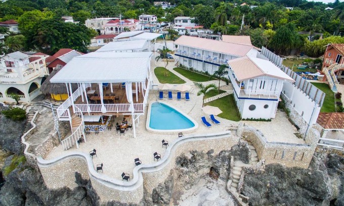 West End Apartment | Begona Cliff Hotel