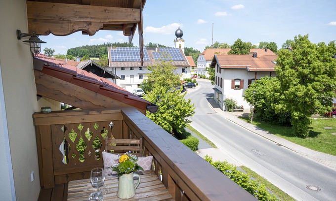 Truchlaching Apartment | "Beim Plößl" Dorfblick