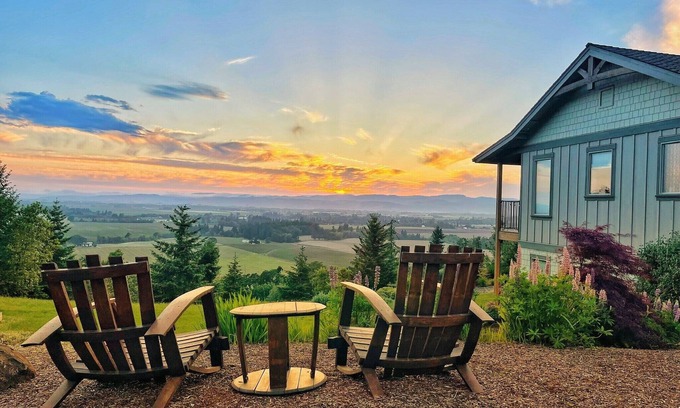 Amity Bed & Breakfast | Bella Collina Bed & Breakfast