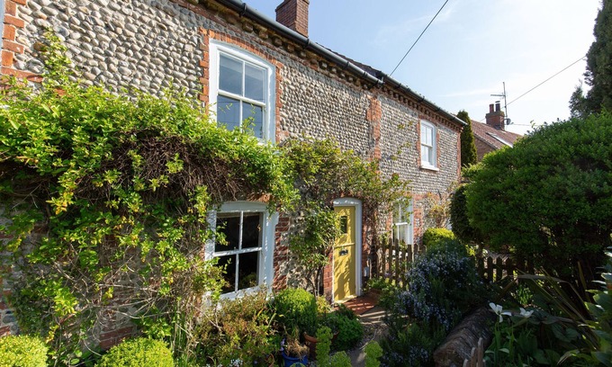 Stiffkey Cottage | Bella's Cottage - a self catering cottage that sleeps 3 guests in 2 bedrooms
