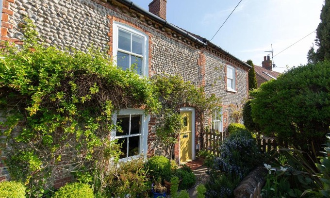 Stiffkey House | Bella's Cottage