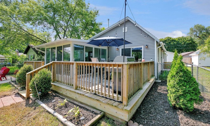 Elkhart House | Bella Vista Lake House – A Peaceful Waterfront Retreat on Scenic Heaton Lake