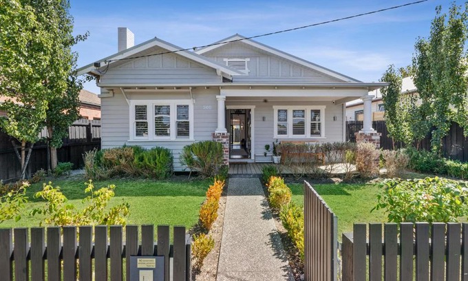 South Geelong House | Bellarine cottage- Central Geelong, parking, 2 bedroom, 2 bathroom