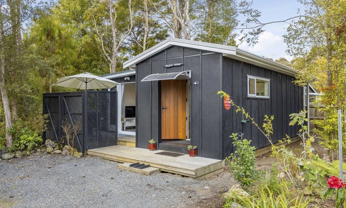 Waitahanui Cottage | Bellbird Cottage - Lake Taupo Bach