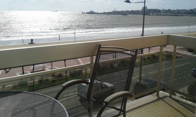 Royan Apartment | Belle Epoque Villa facing the sea