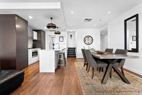 Glenelg Apartment | Belle Escapes - Beach Retreat Townhouse Glenelg