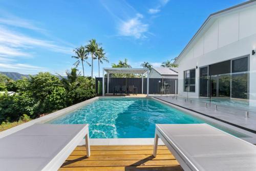 Trinity Beach House | Belle Escapes Sea Bon