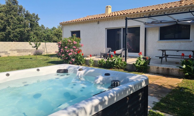 Bollene Villa | Belle Maison Avec Jacuzzi en Provence
