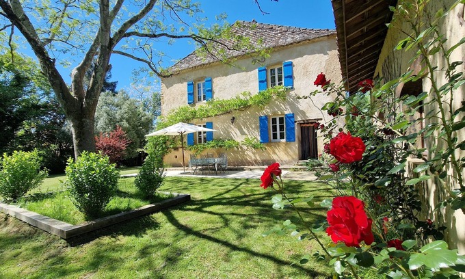 Aignan House | Belle Maison de Campagne Avec Piscine Chauffée et Court de Tennis Privé en Gers